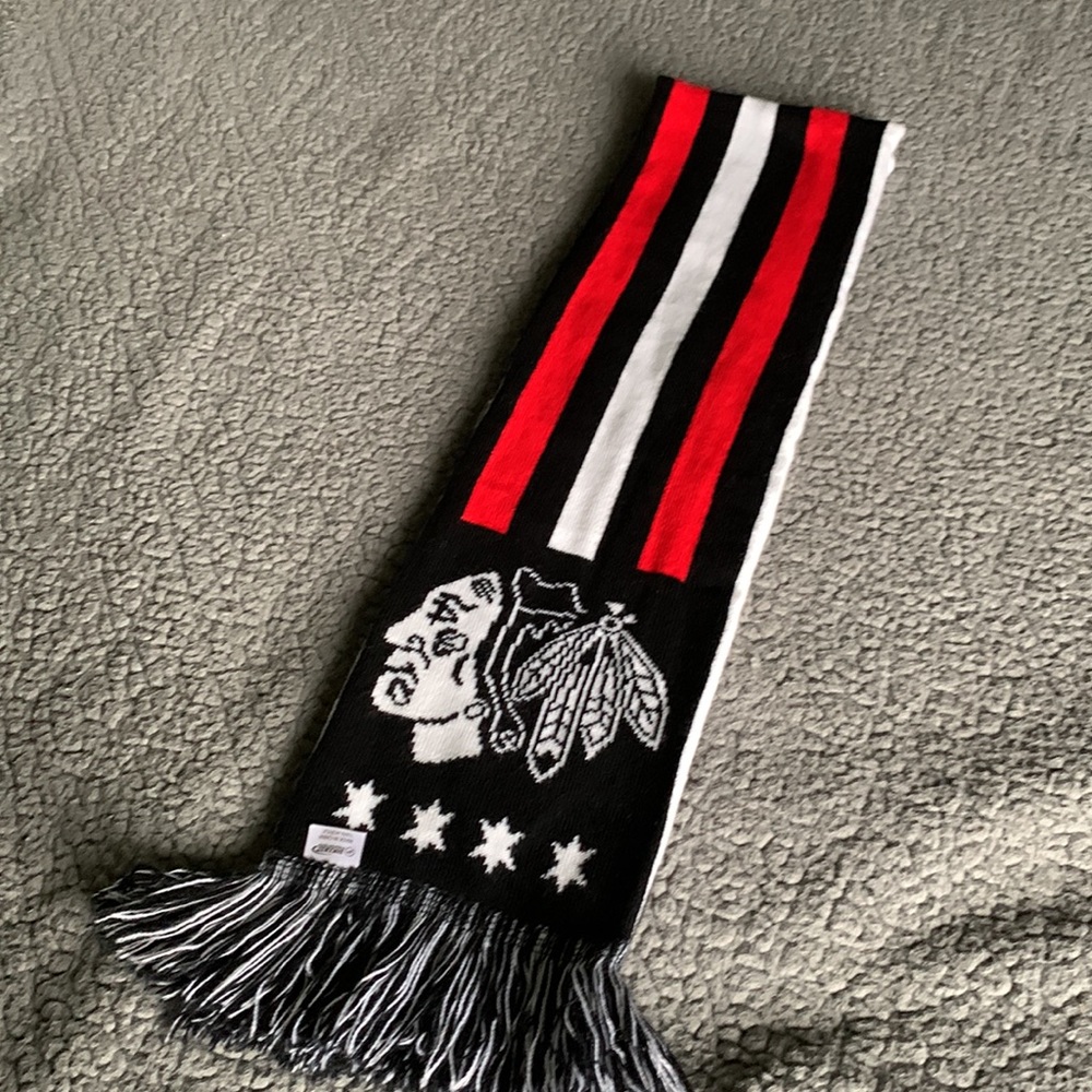 BLACKHAWKS SCARF - Picture 6 of 8